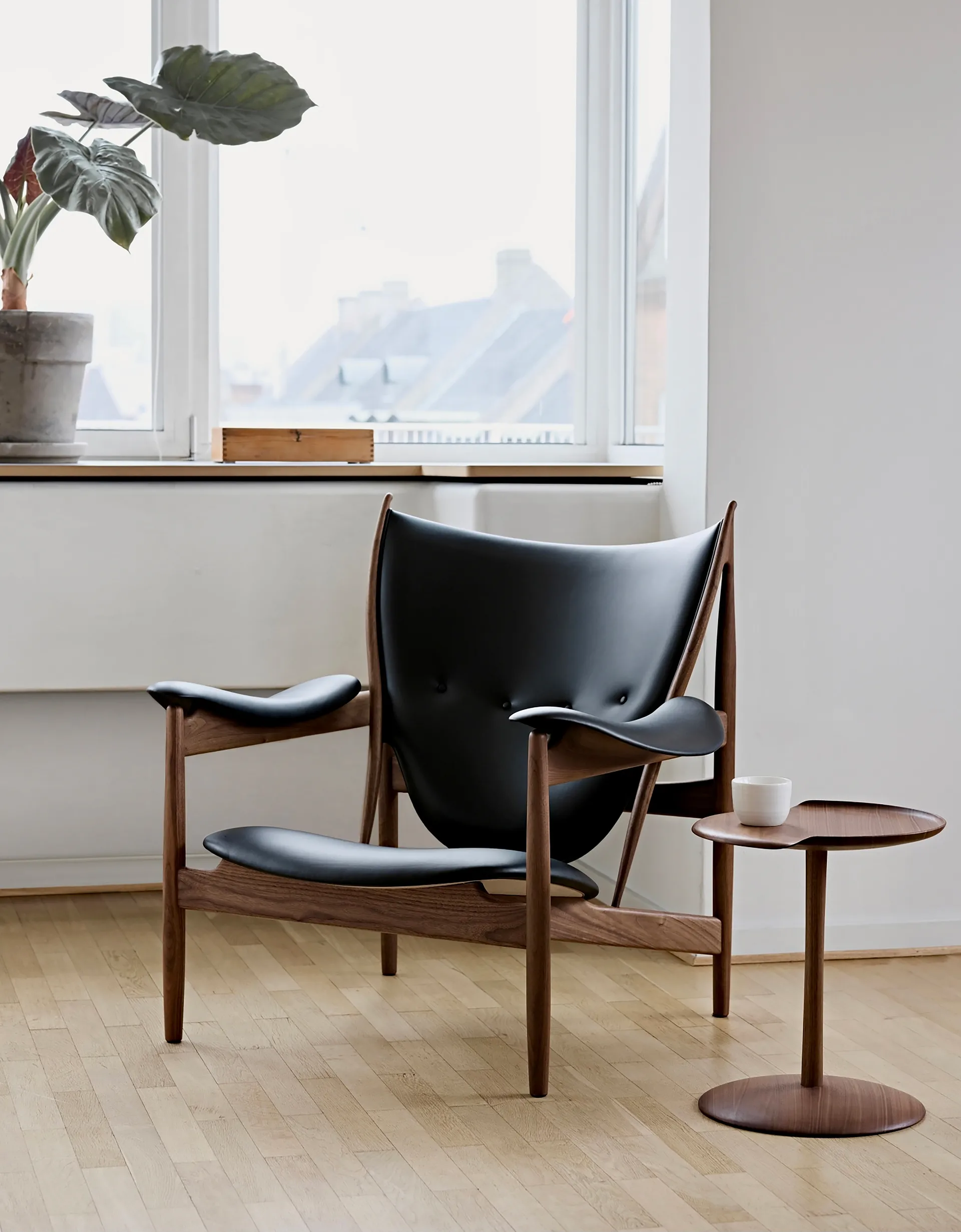 Chieftain chair fåtölj, Valnöt-Nevada Black NV0500S House of Finn Juhl