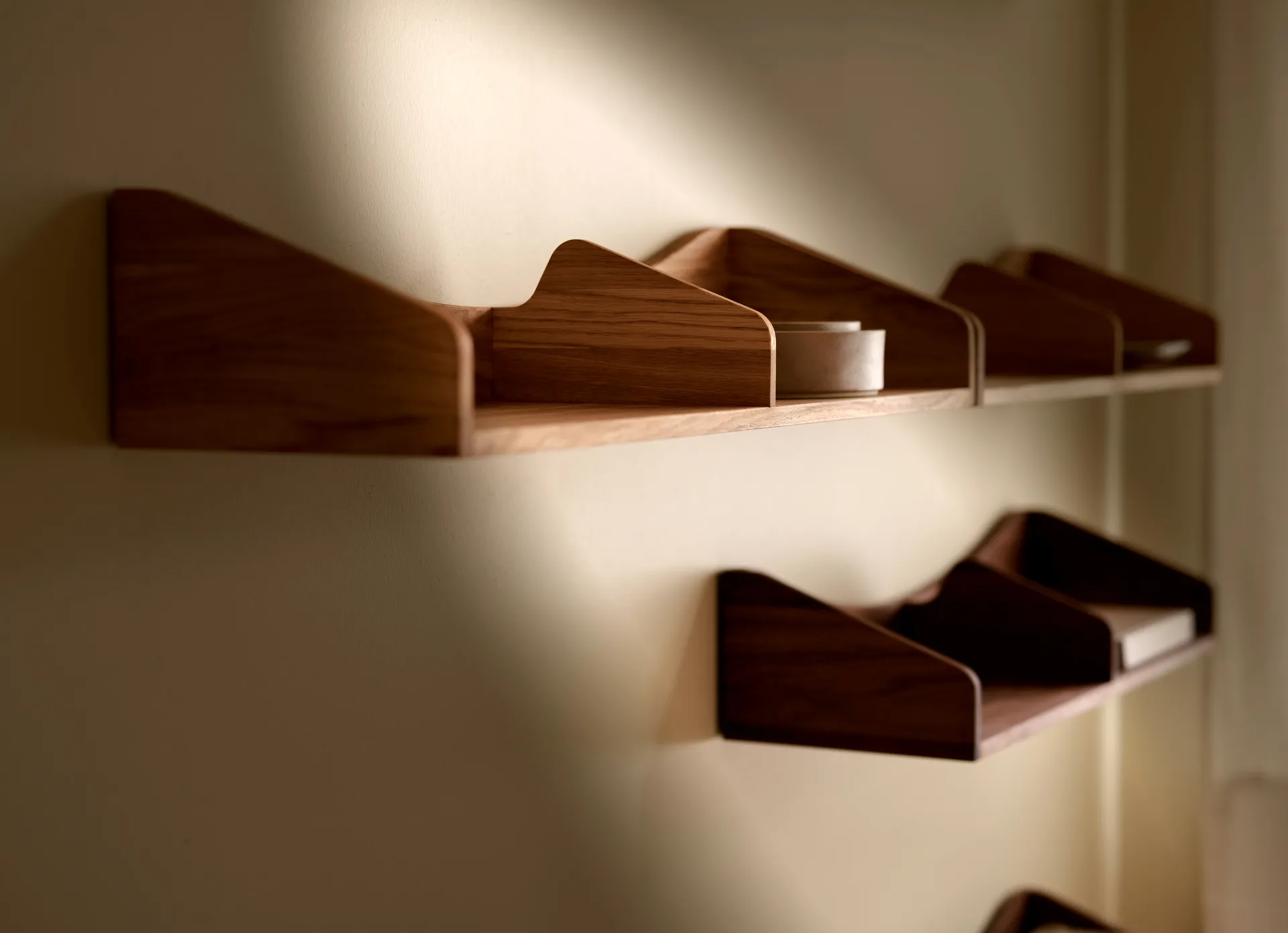 Hulsø Shelf vägghylla, Oak dark oil House of Finn Juhl