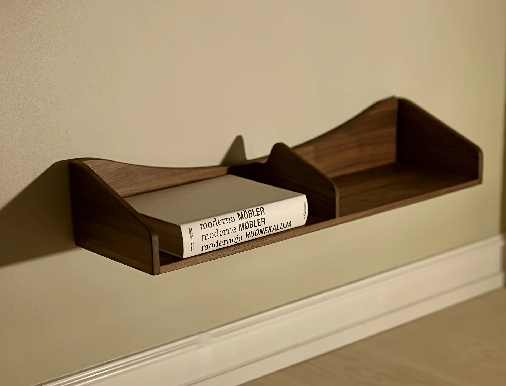 Hulsø Shelf vägghylla, Walnut House of Finn Juhl