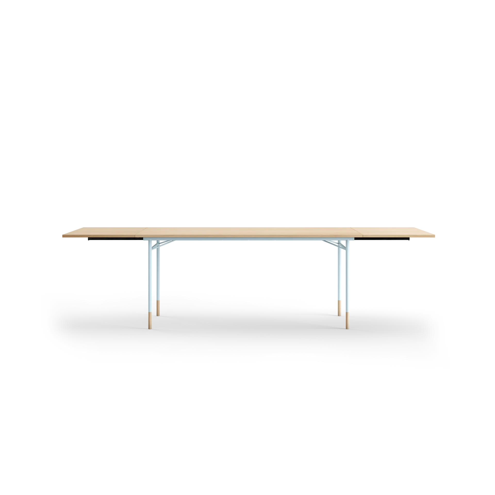 Nyhavn Dining Table matbord med klaffar, Ljus ek-ljusblå ben House of Finn Juhl