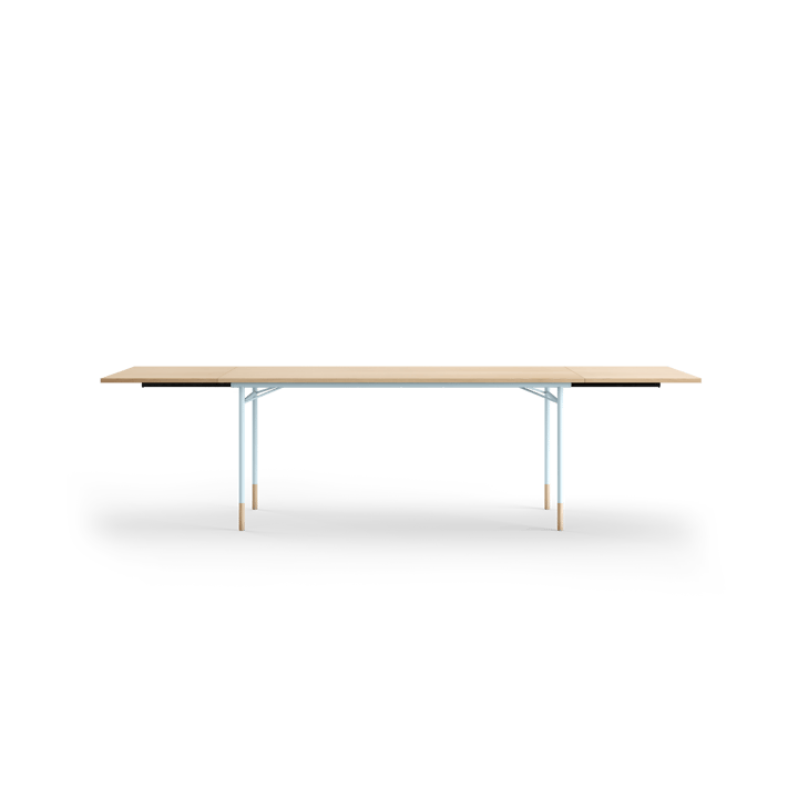 Nyhavn Dining Table matbord med klaffar, Ljus ek-ljusblå ben House of Finn Juhl