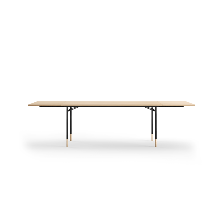 Nyhavn Dining Table matbord med klaffar, Ljus ek-svarta ben House of Finn Juhl