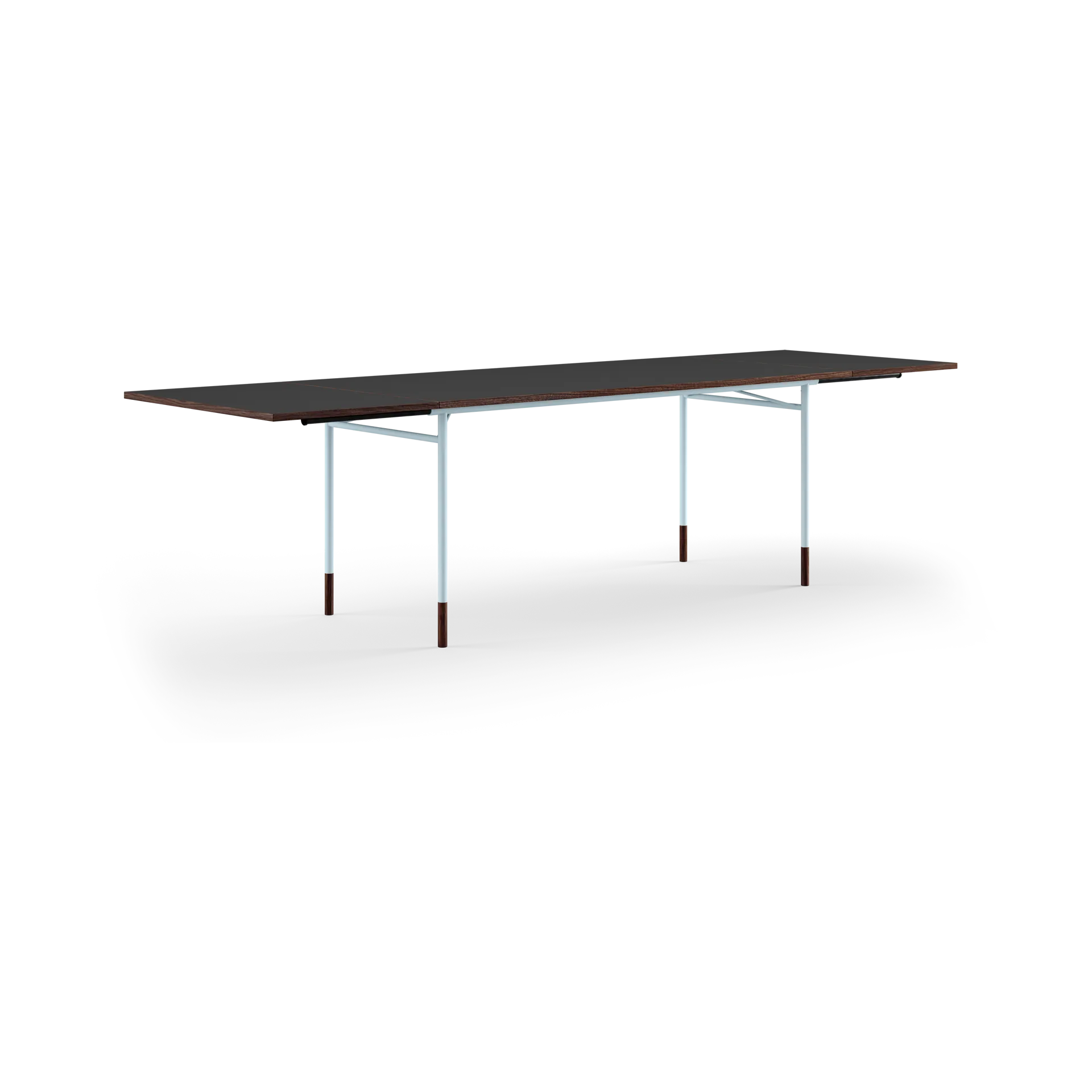 Nyhavn Dining Table matbord med klaffar, Valnöt-svart laminat-ljusblå ben House of Finn Juhl