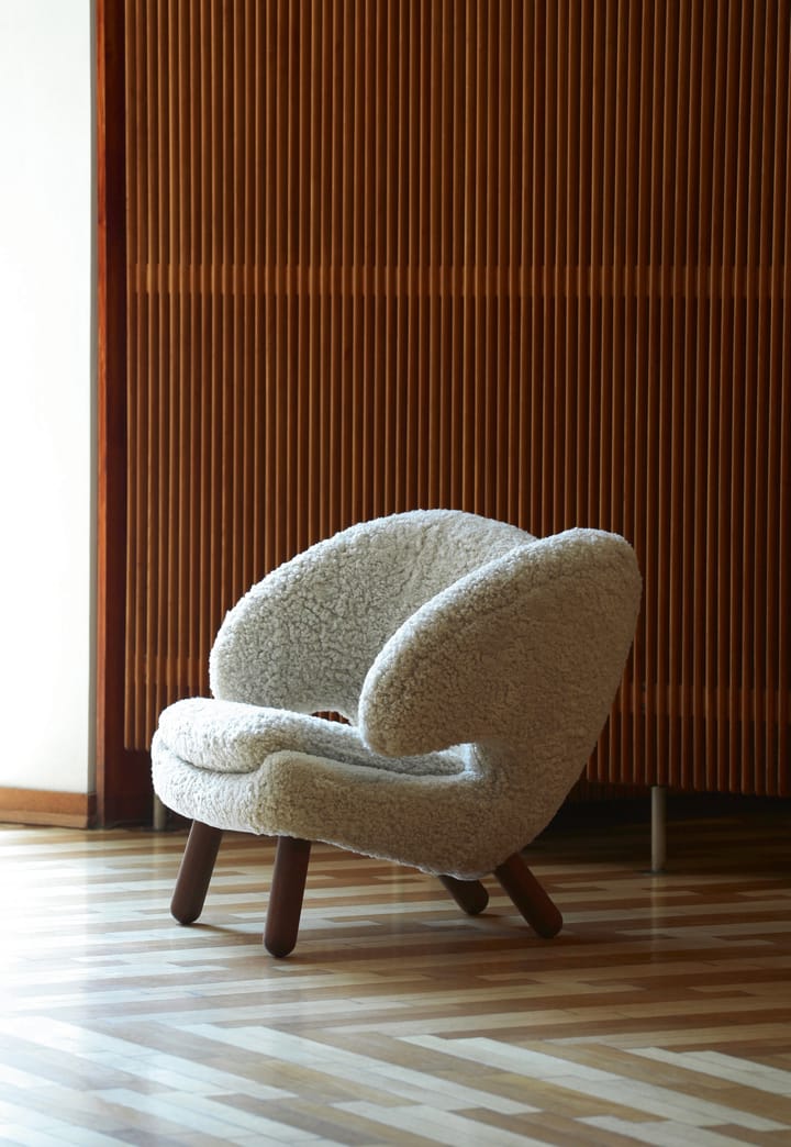 Pelican Chair fåtölj, Sheepskin Moonlight-valnöt House of Finn Juhl