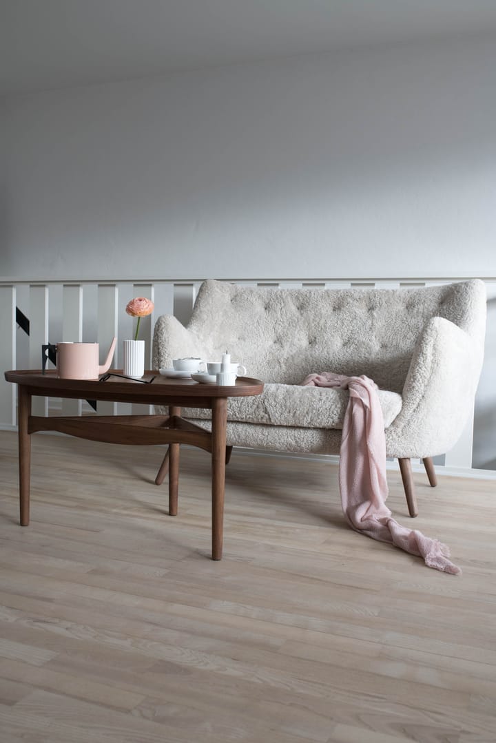 Poet soffa 2-sits, Sheepskin Moonlight-valnöt House of Finn Juhl