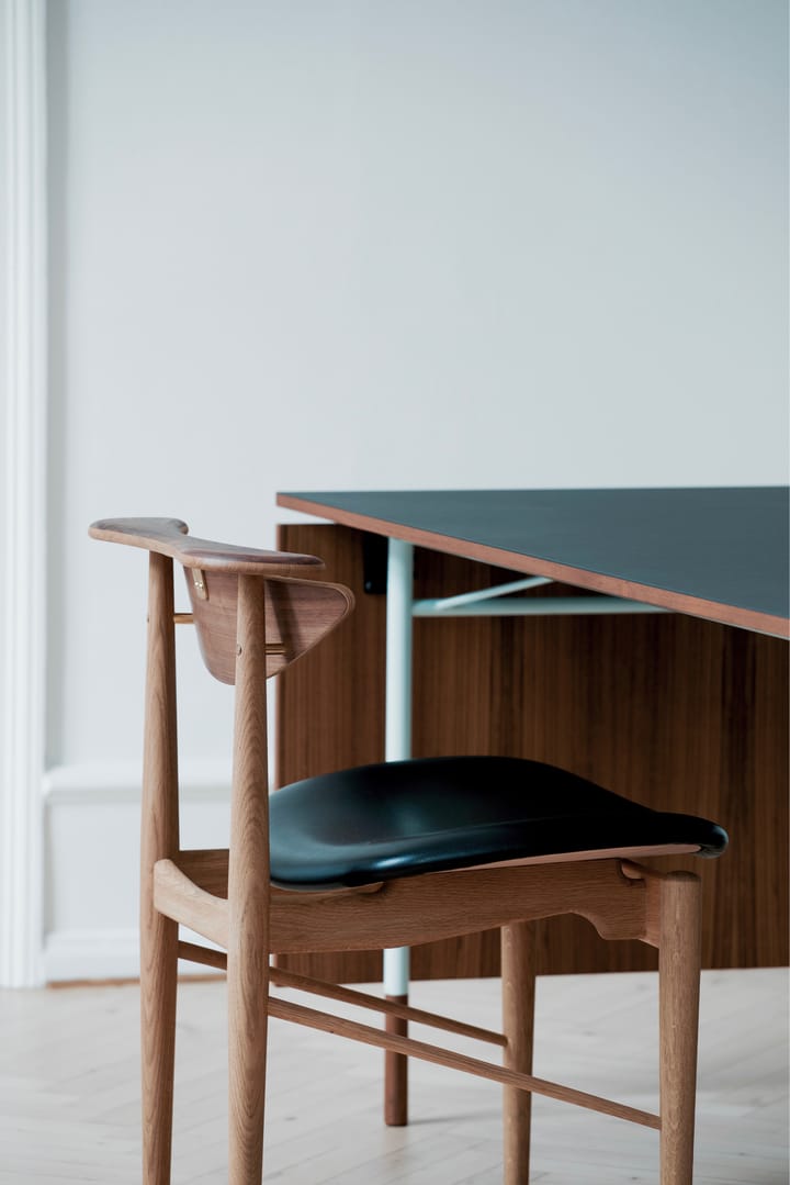 Reading Chair stol, Valnöt-ek watercolour soft linen House of Finn Juhl