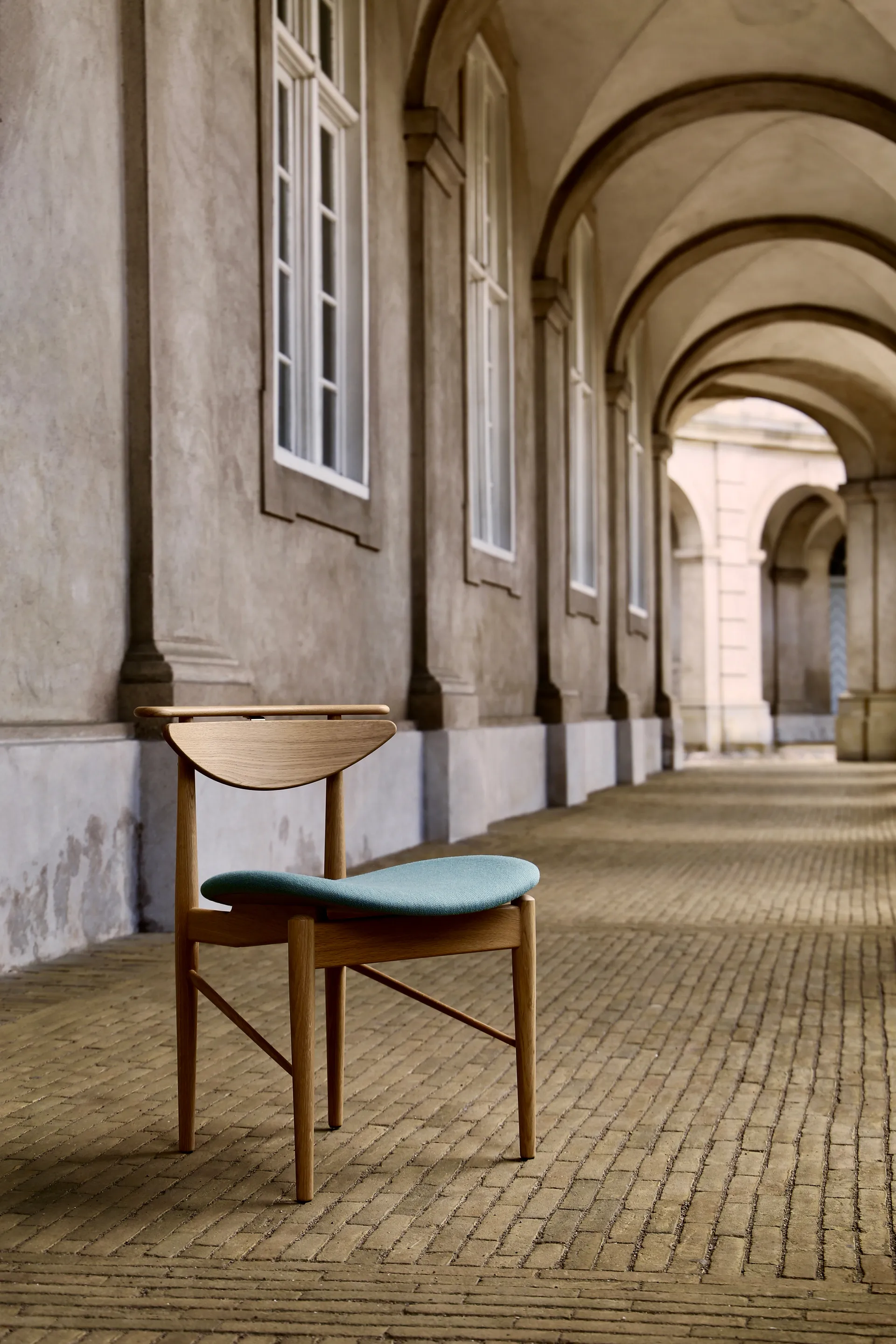 Reading Chair stol, Valnöt-ek watercolour soft linen House of Finn Juhl