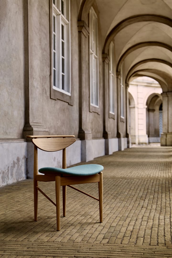 Reading Chair stol, Valnöt-ek watercolour soft linen House of Finn Juhl