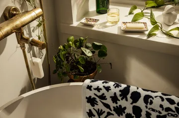 Oiva Toikka Cheetah badhandduk 70x140 cm - Svart-vit - Iittala