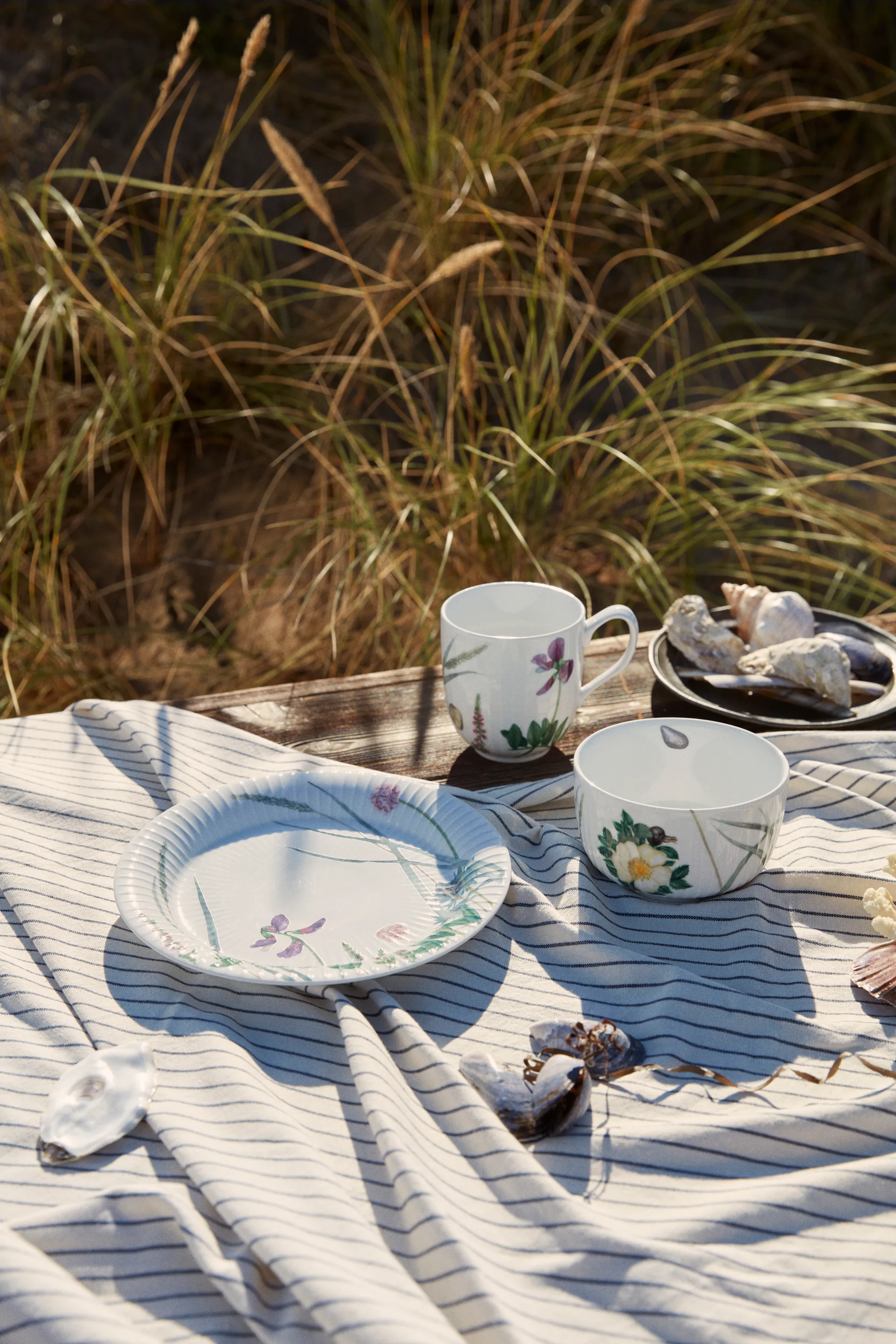 Hammershøi summer mugg 33 cl, Coastal flower Kähler