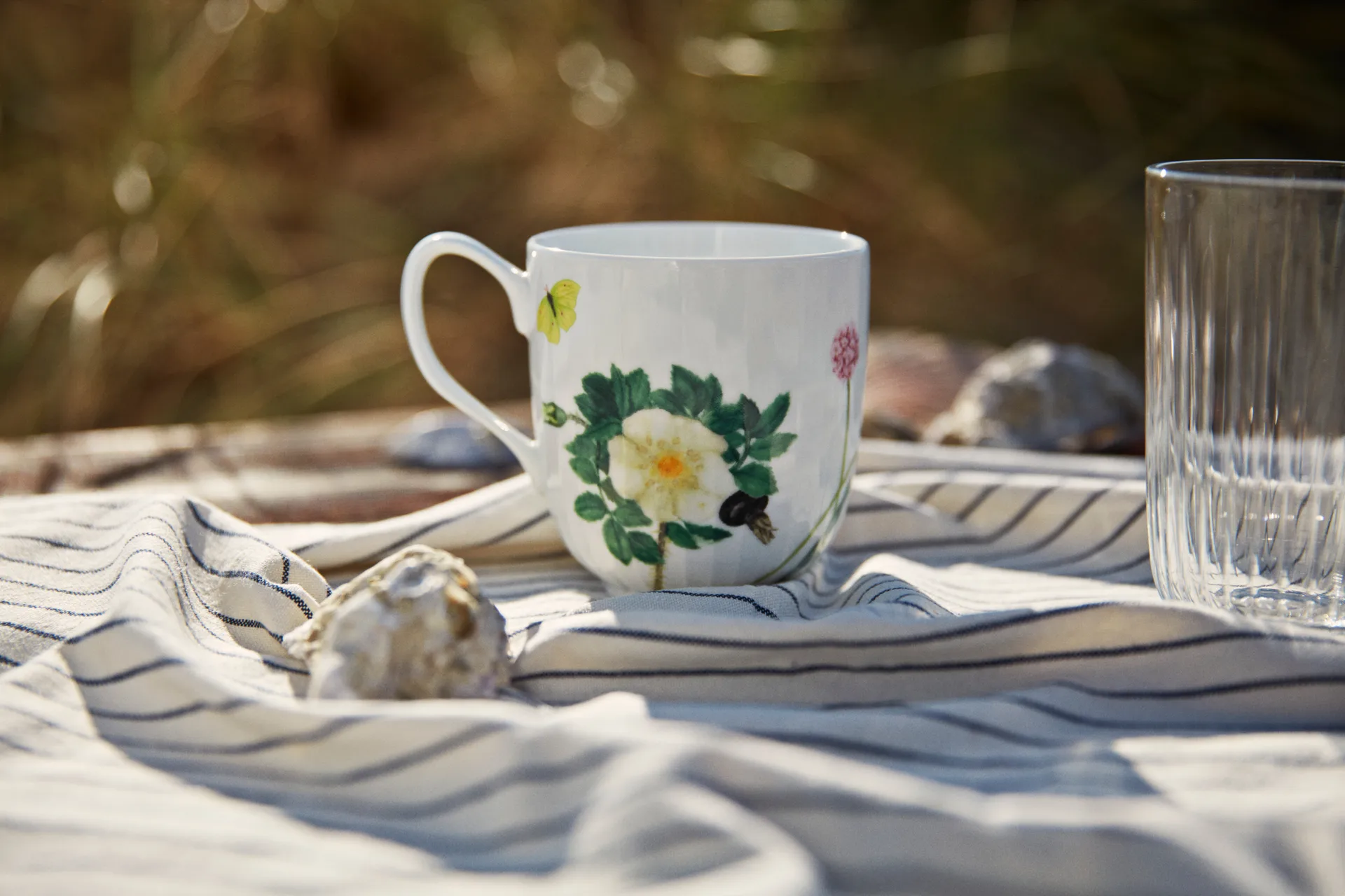 Hammershøi summer mugg 33 cl, Coastal flower Kähler