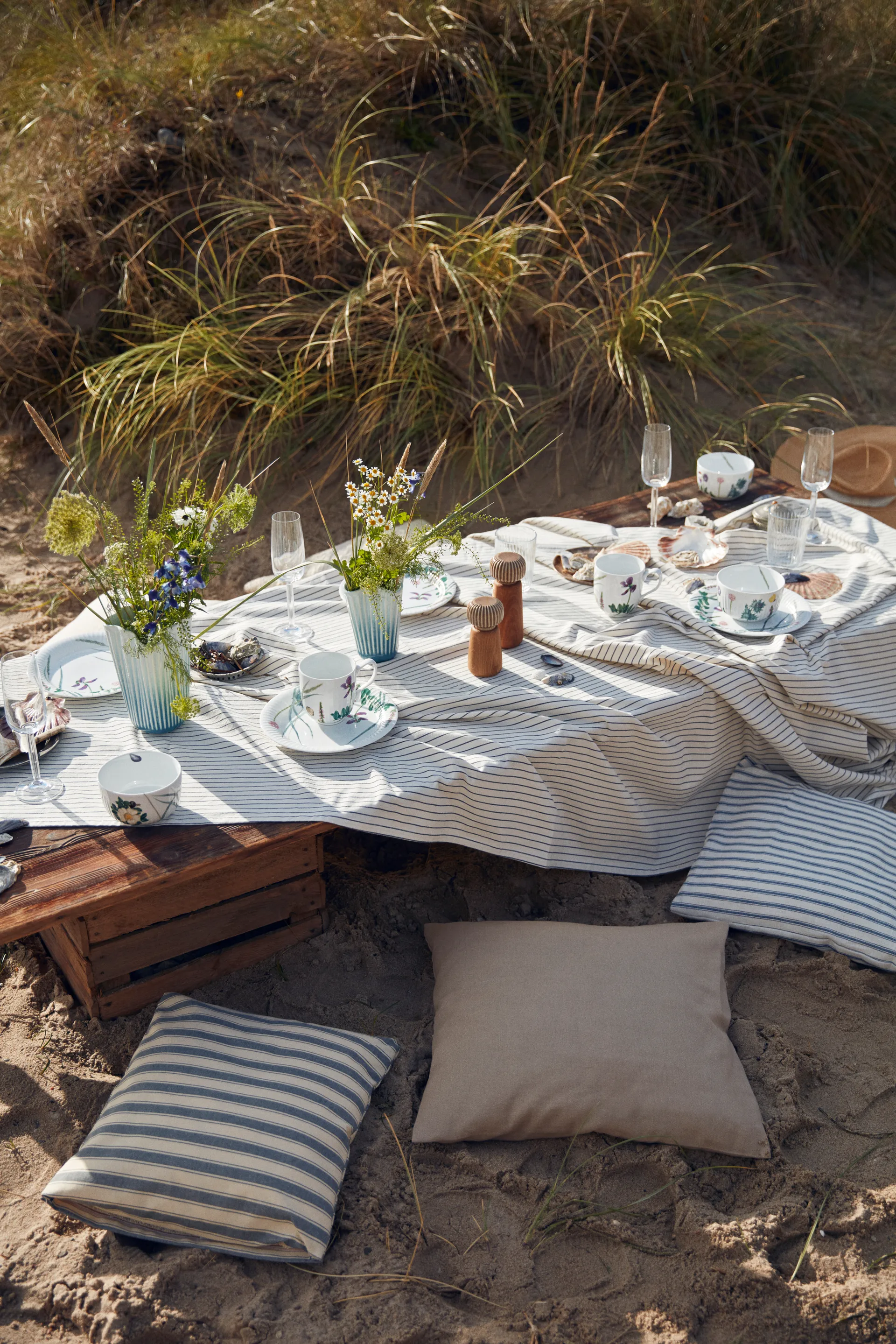 Hammershøi summer mugg 33 cl, Coastal flower Kähler