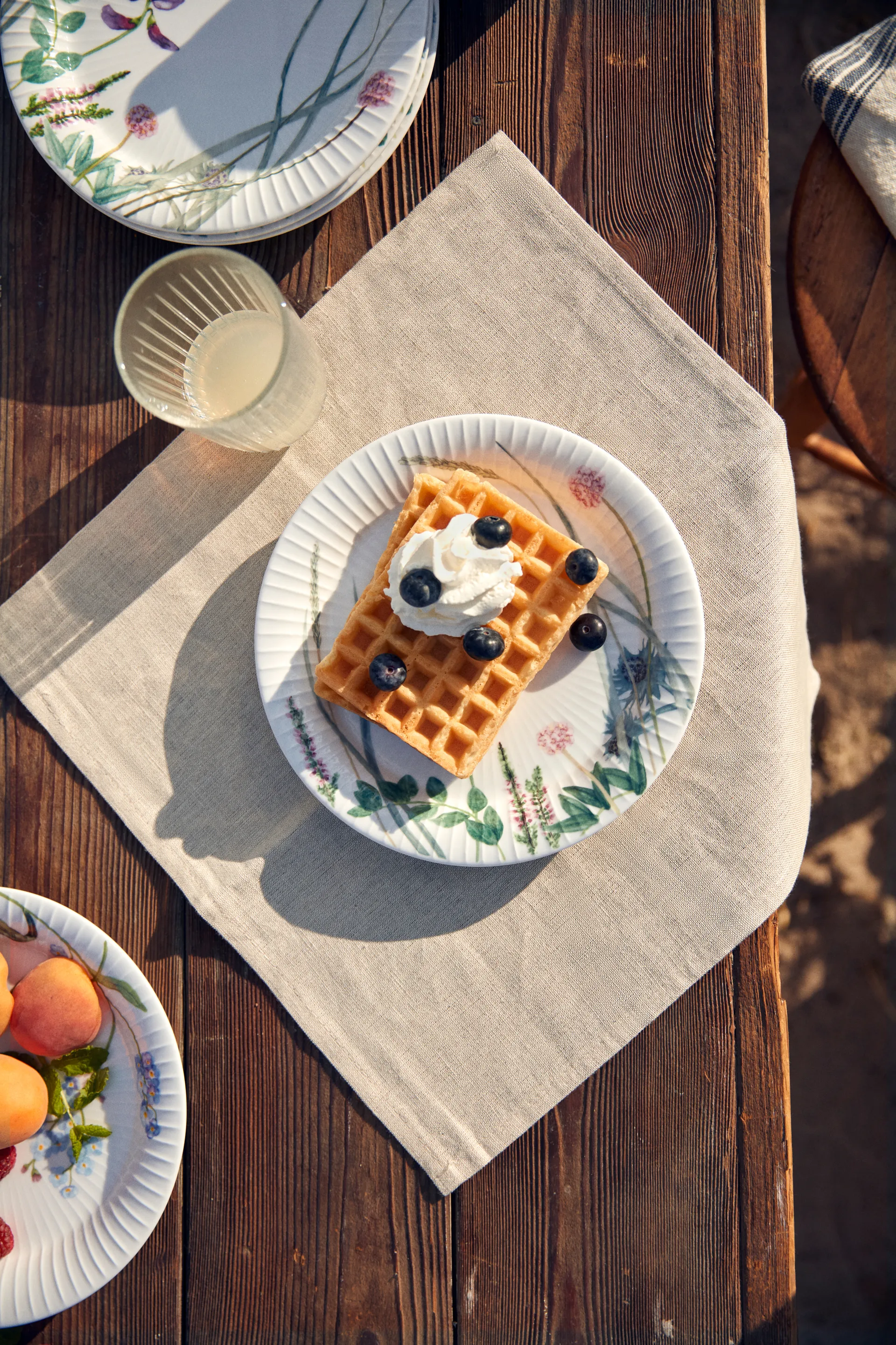 Hammershøi Summer Tallrik Ø22 cm, Coastal flower Kähler