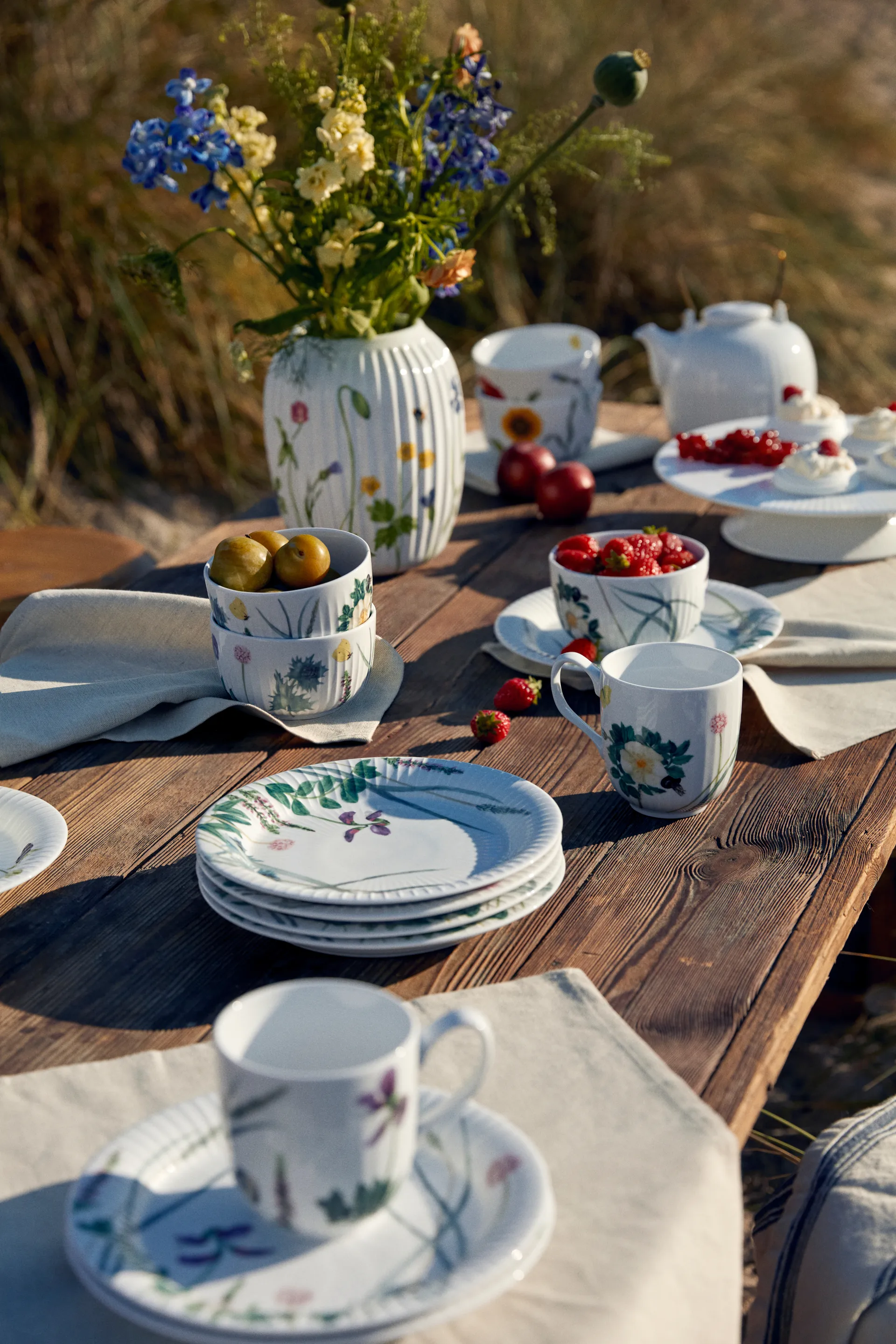 Hammershøi Summer Tallrik Ø22 cm, Coastal flower Kähler