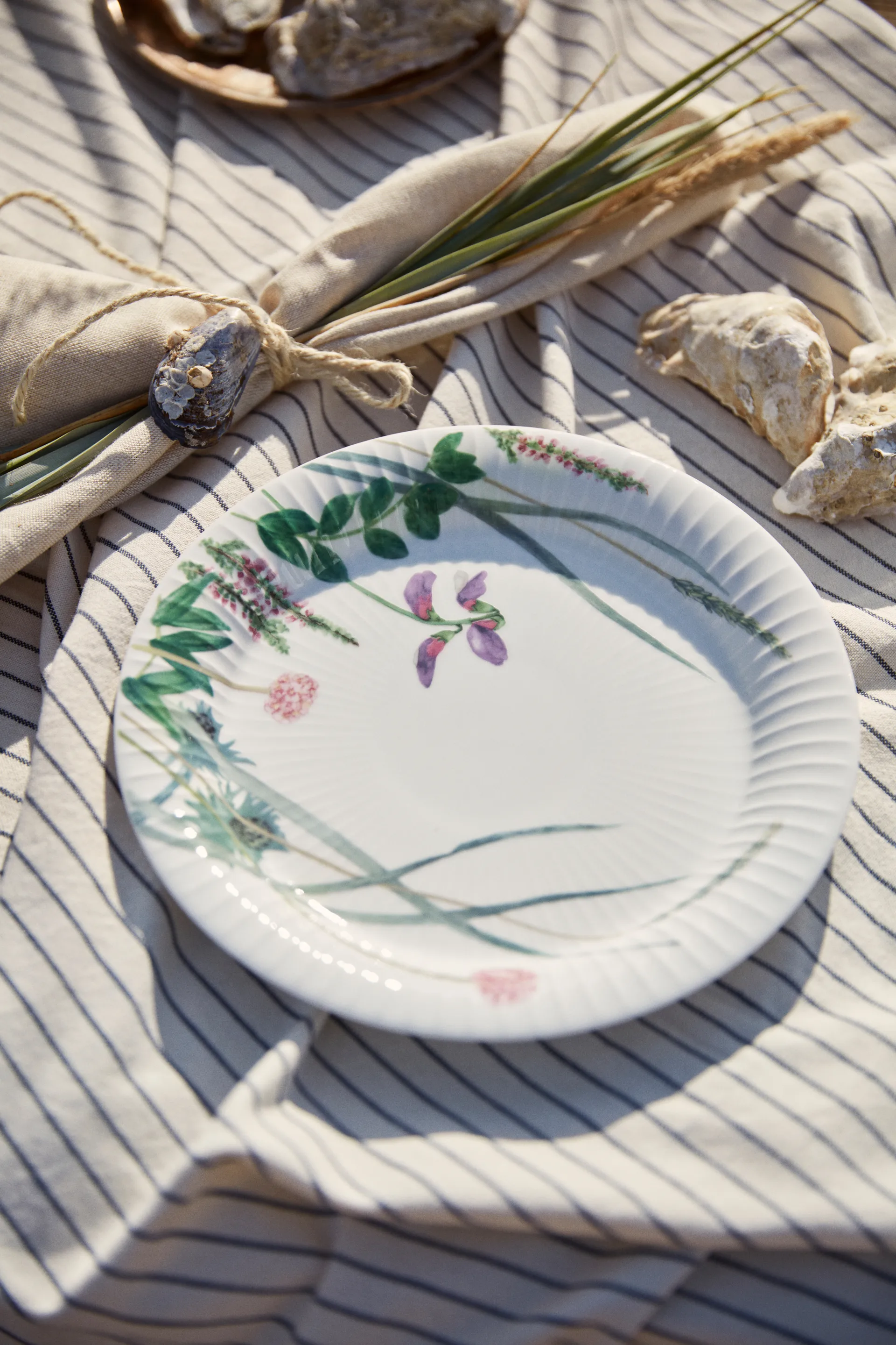 Hammershøi Summer Tallrik Ø22 cm, Coastal flower Kähler