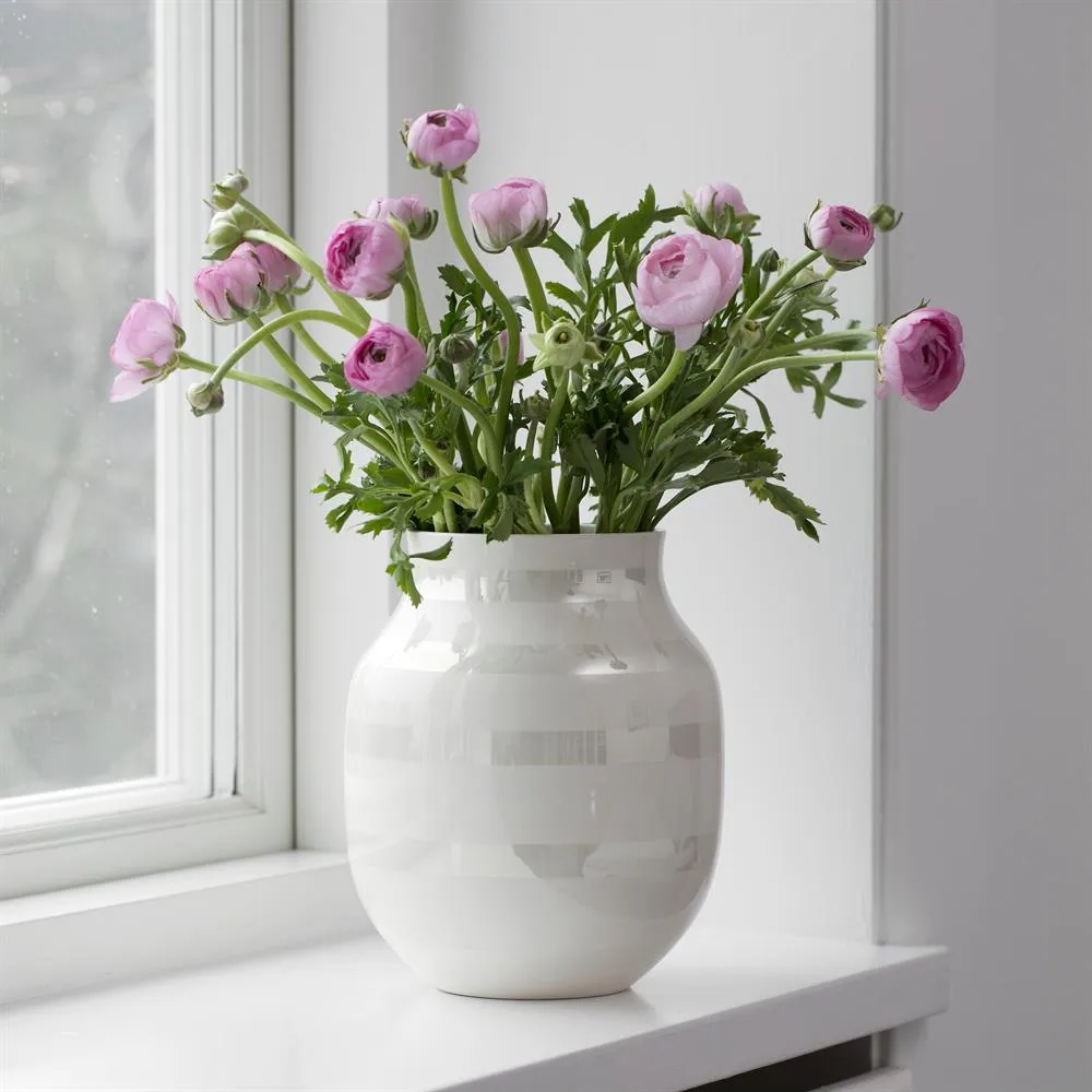 Omaggio vas pärlemor, mellan Kähler