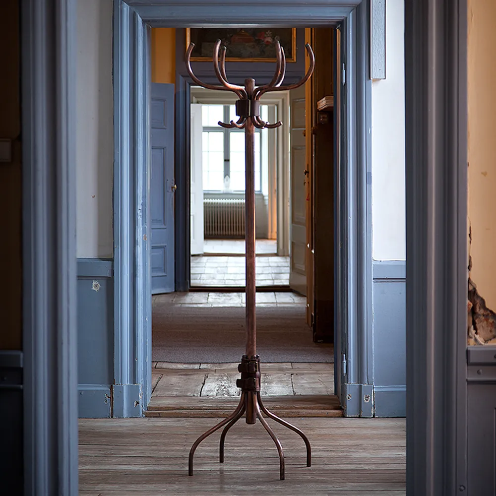 Babe klädhängare, Förkopprat stål-svart läderbälte Källemo