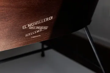 El Novillero fåtölj - Läder Nubuck 512-svart stativ - Källemo