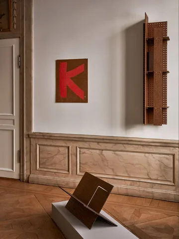 FF01 Det Perforerade Möblemanget bokvagga - Masonit-valnöt, 53x33x54 - Källemo