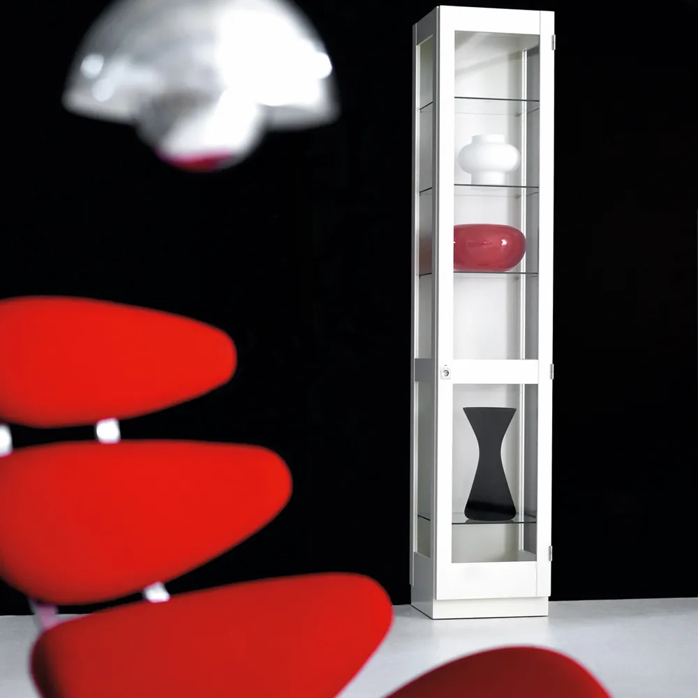 KA72 739 skåp med förnicklade beslag, Rödlack col.67 Karl Andersson & Söner