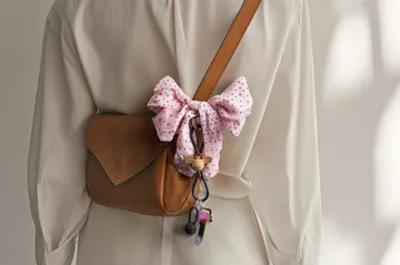 Kaj Bojesen apa nyckelring - Teak-limbaträ, svart läder - Kay Bojesen Denmark