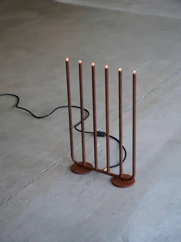 December Ateljé 2023 ljusstake - Rust 6-armad - Konsthantverk