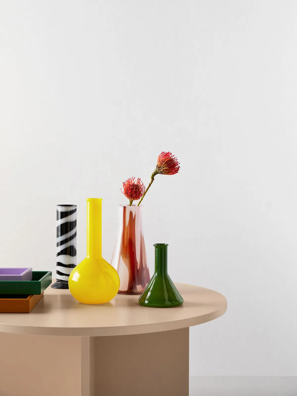 Lab cylinder vas 30 cm, Svart-vit Kosta Boda