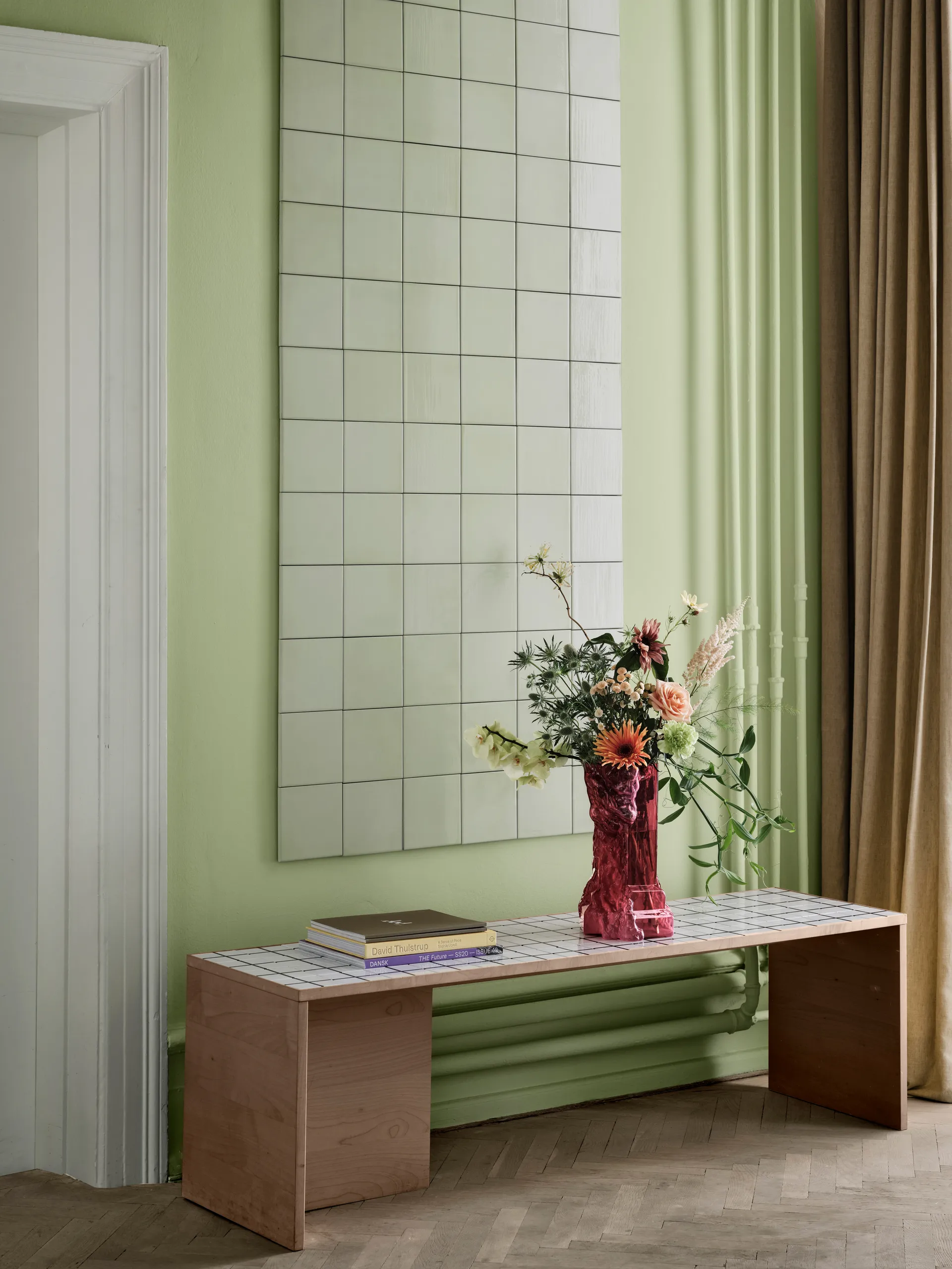 Rocky Baroque vas 35 cm, Hot pink Kosta Boda