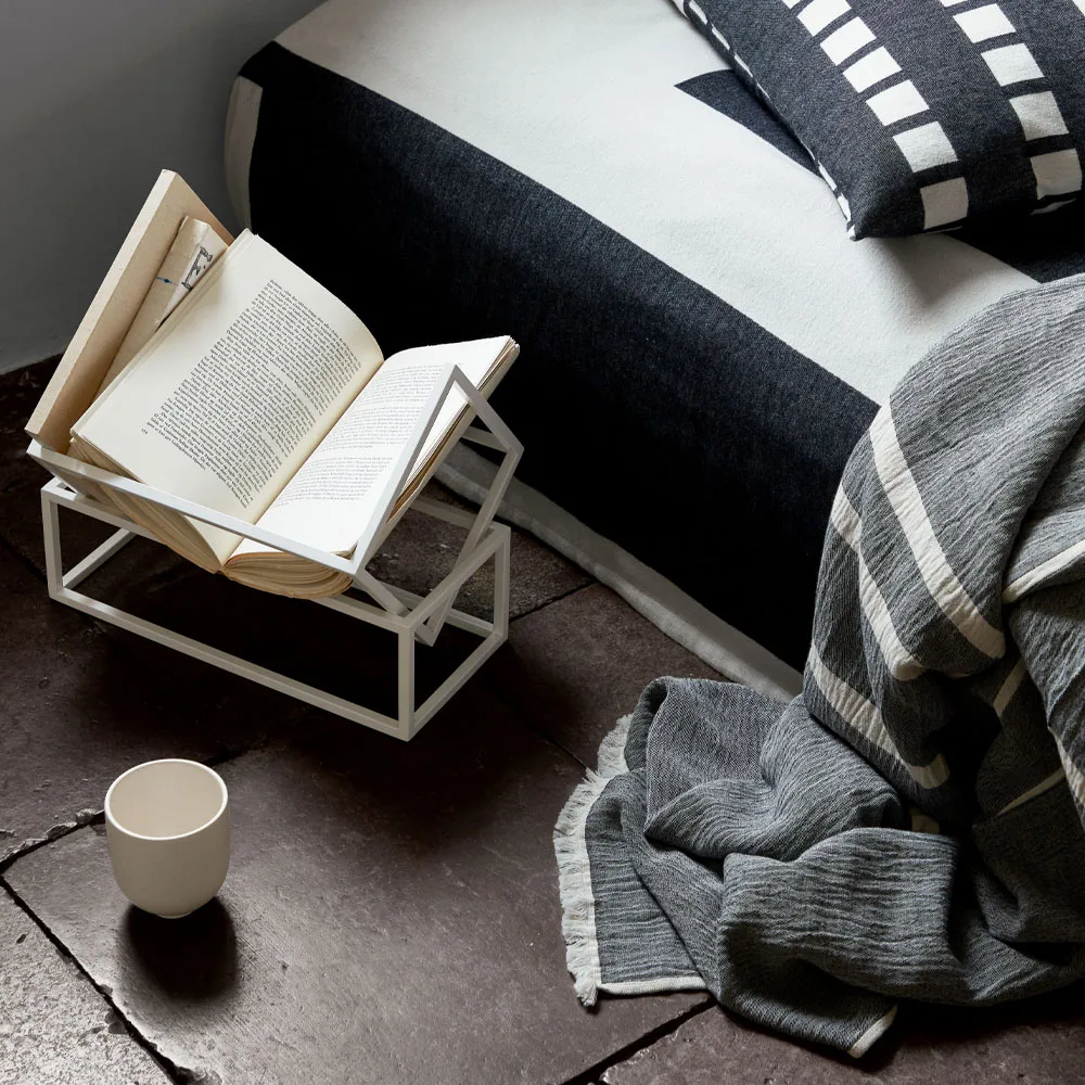 Book Keeper bokställ, Black Kristina Dam Studio