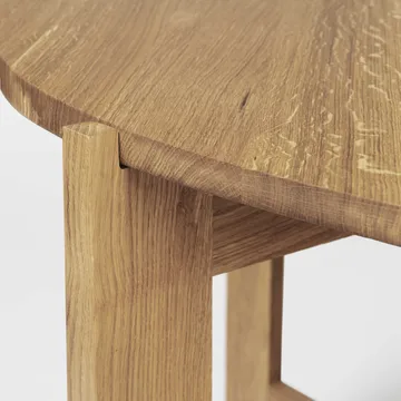 Collector matbord Ø120x74 cm - Varm lackerad ek - Kristina Dam Studio