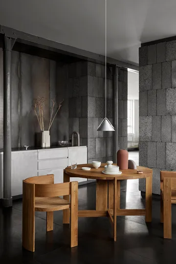 Collector matbord Ø120x74 cm - Varm lackerad ek - Kristina Dam Studio