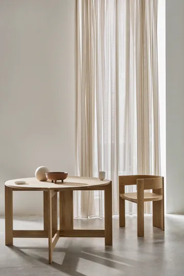 Collector matbord Ø120x74 cm - Varm lackerad ek - Kristina Dam Studio