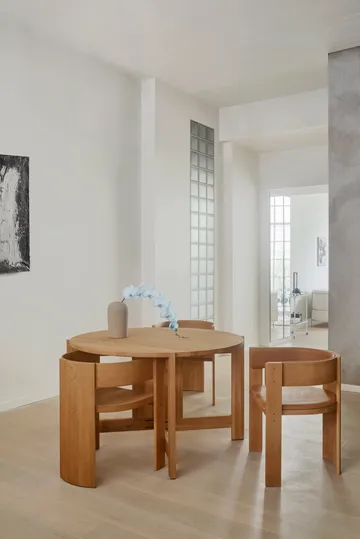 Collector matbord Ø120x74 cm - Varm lackerad ek - Kristina Dam Studio