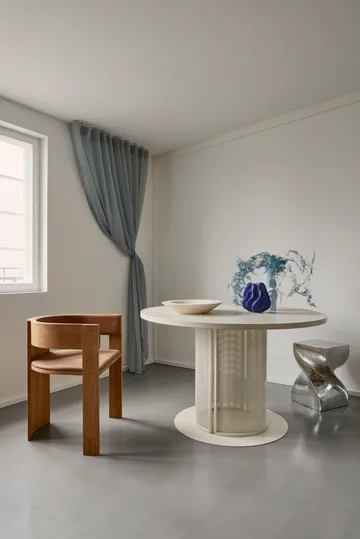 Collector stol - Varm lackerad ek-cognac läder - Kristina Dam Studio