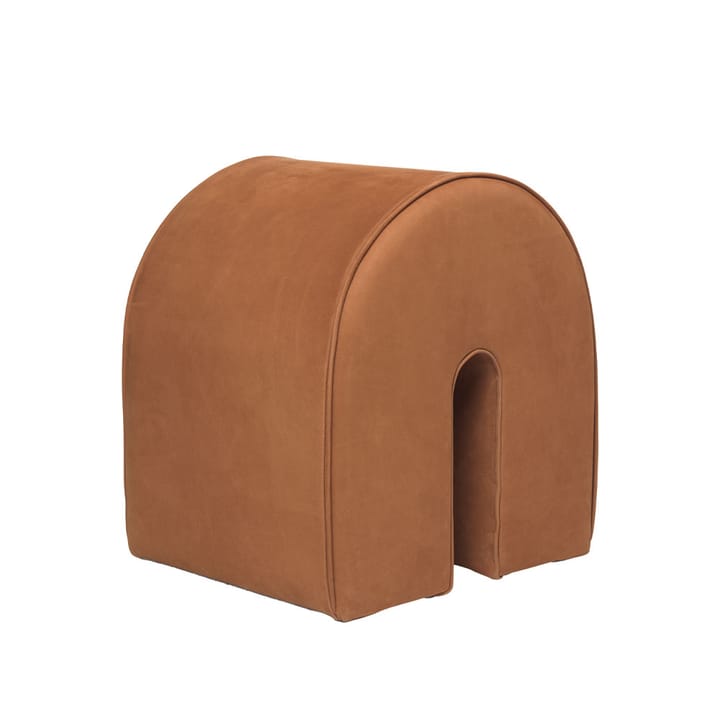 Curved sittpuff - läder cognac - Kristina Dam Studio