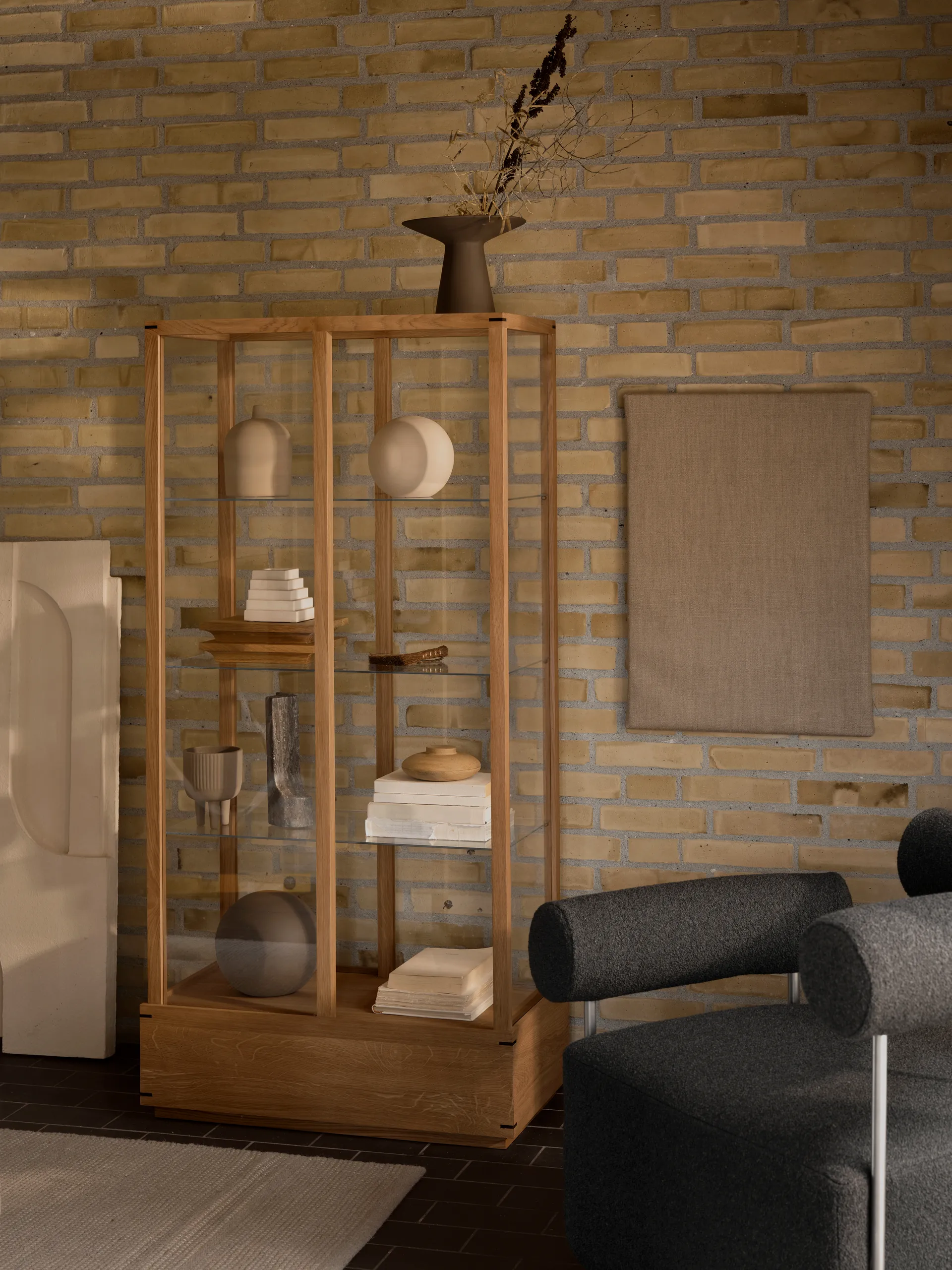 Japanese vitrinskåp large, Varm oljad ek Kristina Dam Studio