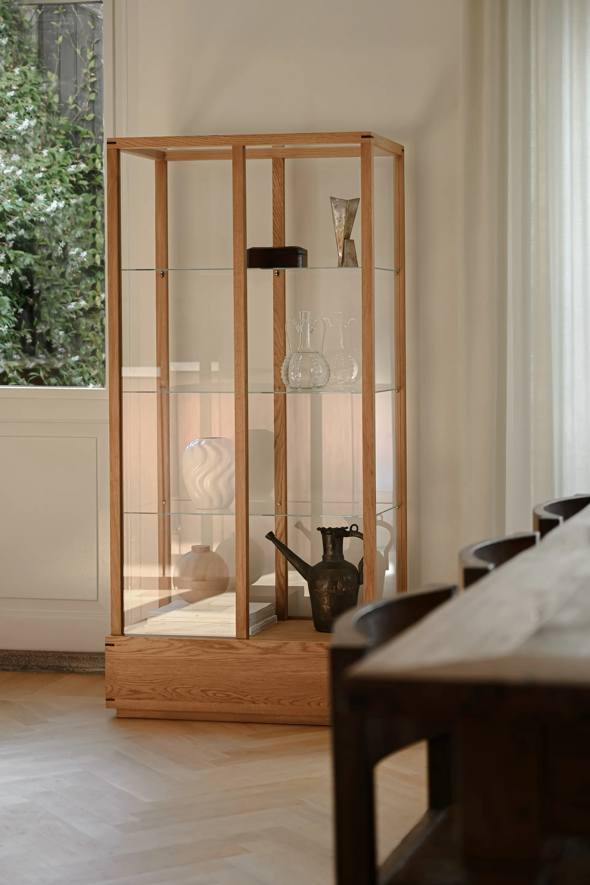 Japanese vitrinskåp large, Varm oljad ek Kristina Dam Studio