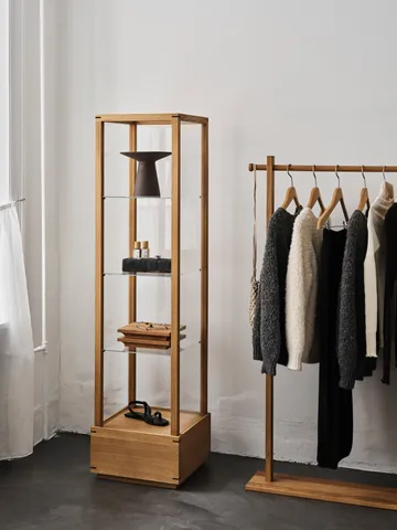 Japanese vitrinskåp medium - Varm oljad ek - Kristina Dam Studio