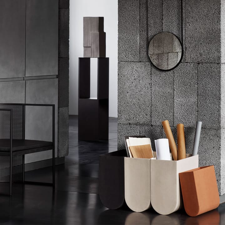 Pedestal sidobord, Black Kristina Dam Studio