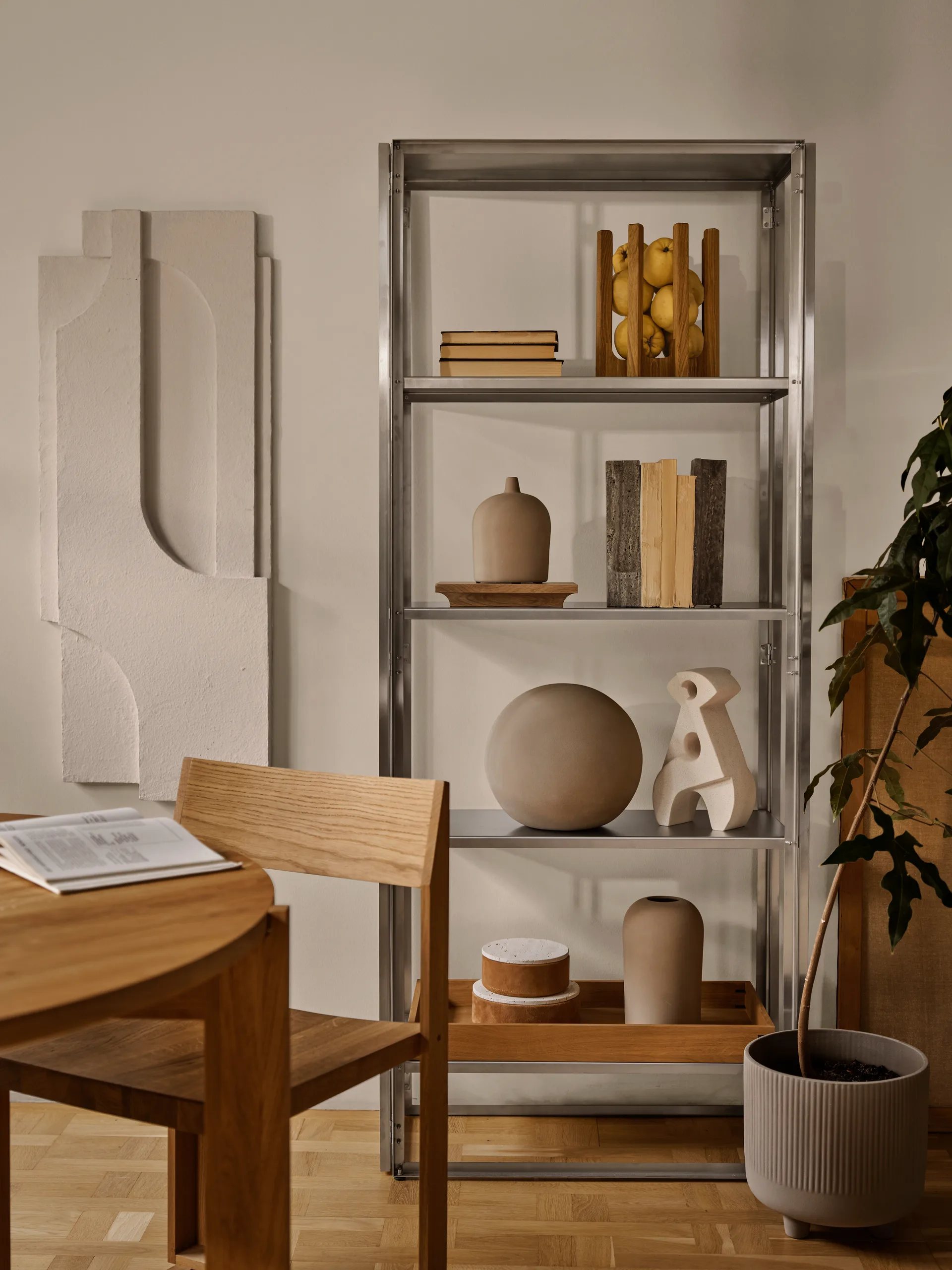 Serif Relief väggdekoration L, Off white Kristina Dam Studio