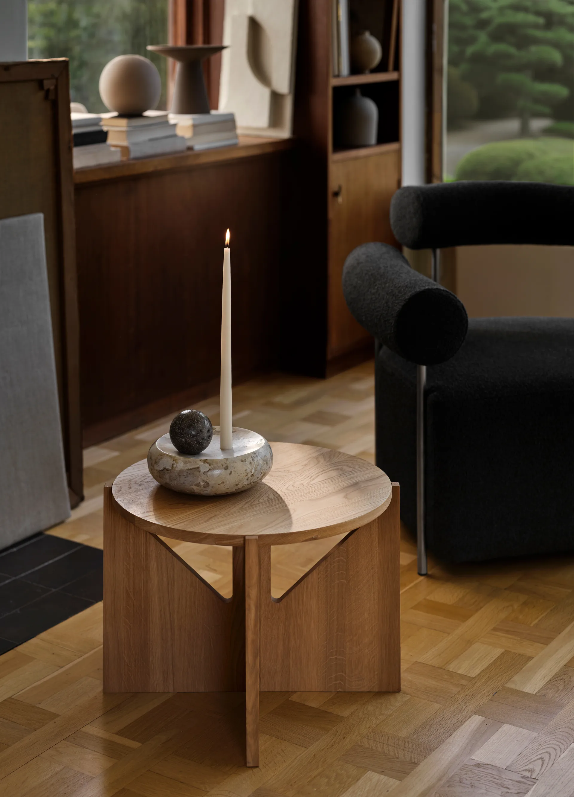 Simple soffbord Ø52 cm, Varm lackerad ek Kristina Dam Studio