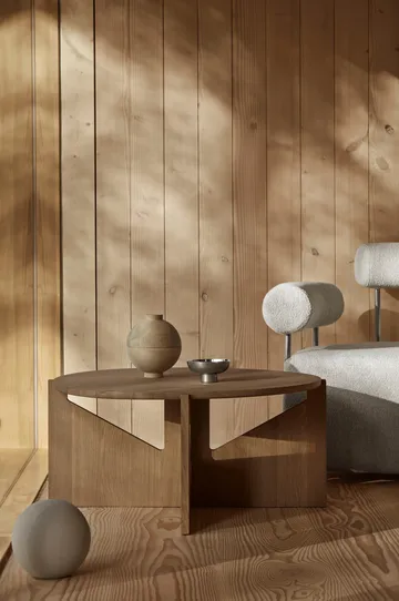 Simple XL soffbord Ø78 cm - Varm lackerad ek - Kristina Dam Studio