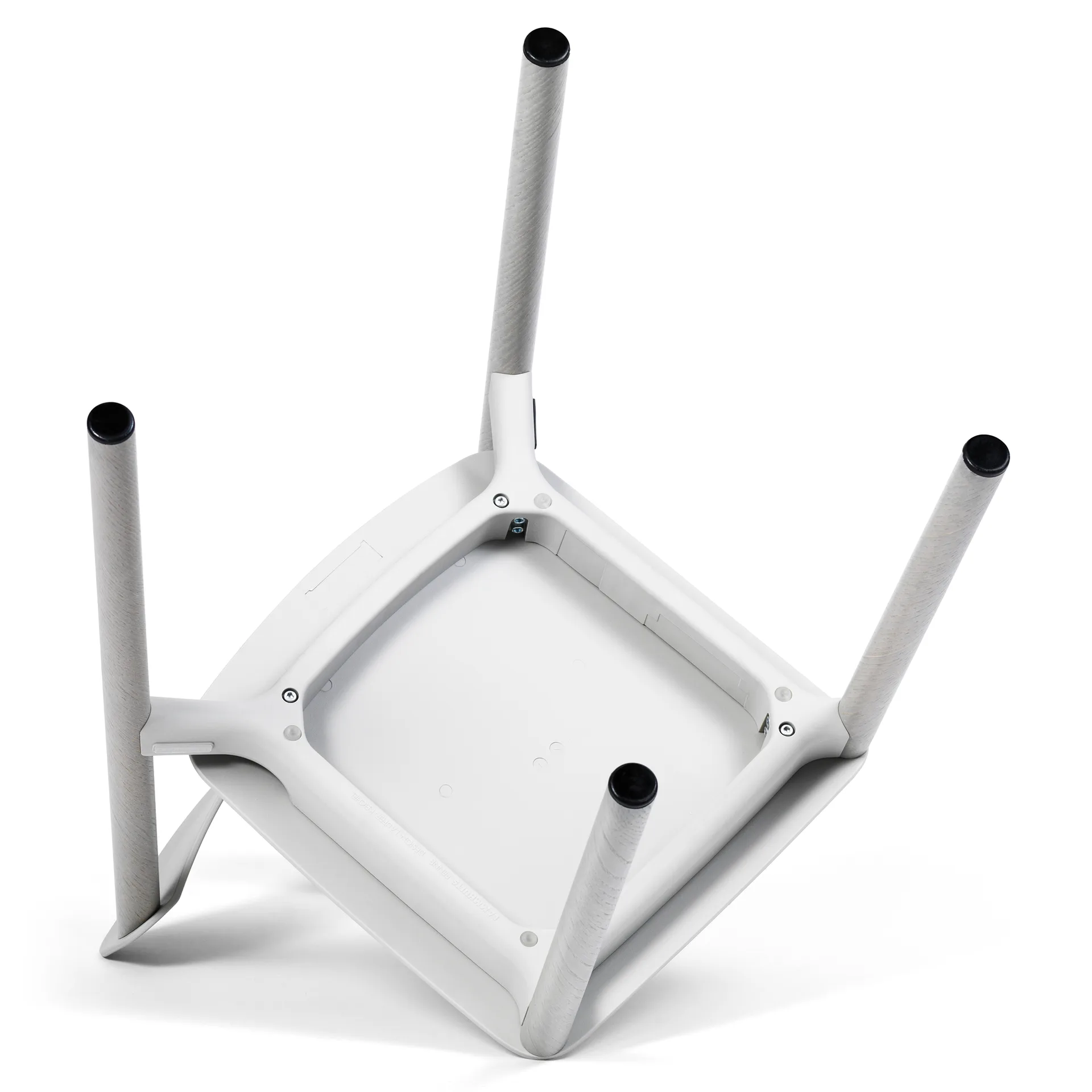 Penne stol, ek, svarta aluminiumben Lammhults