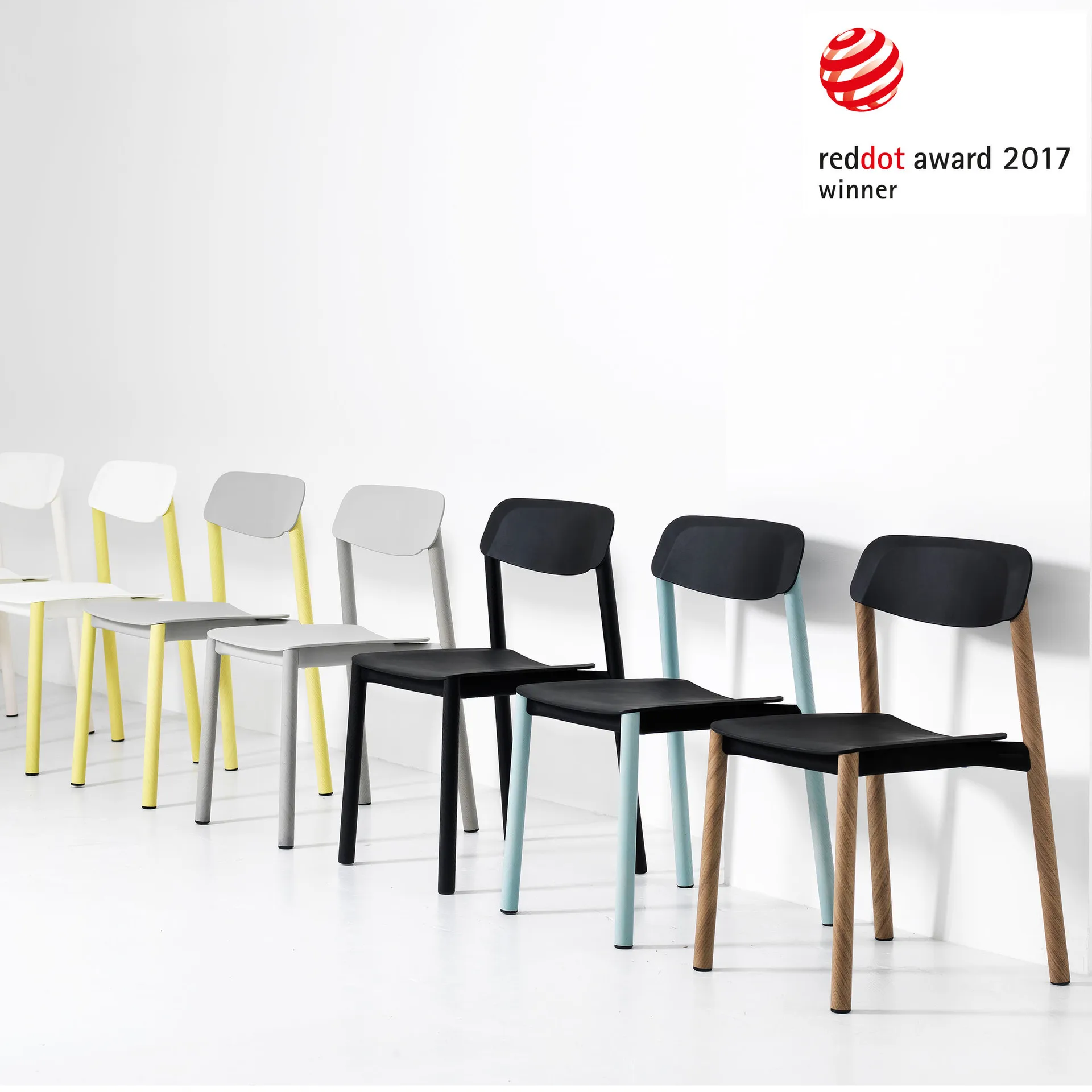 Penne stol, ek, svarta aluminiumben Lammhults