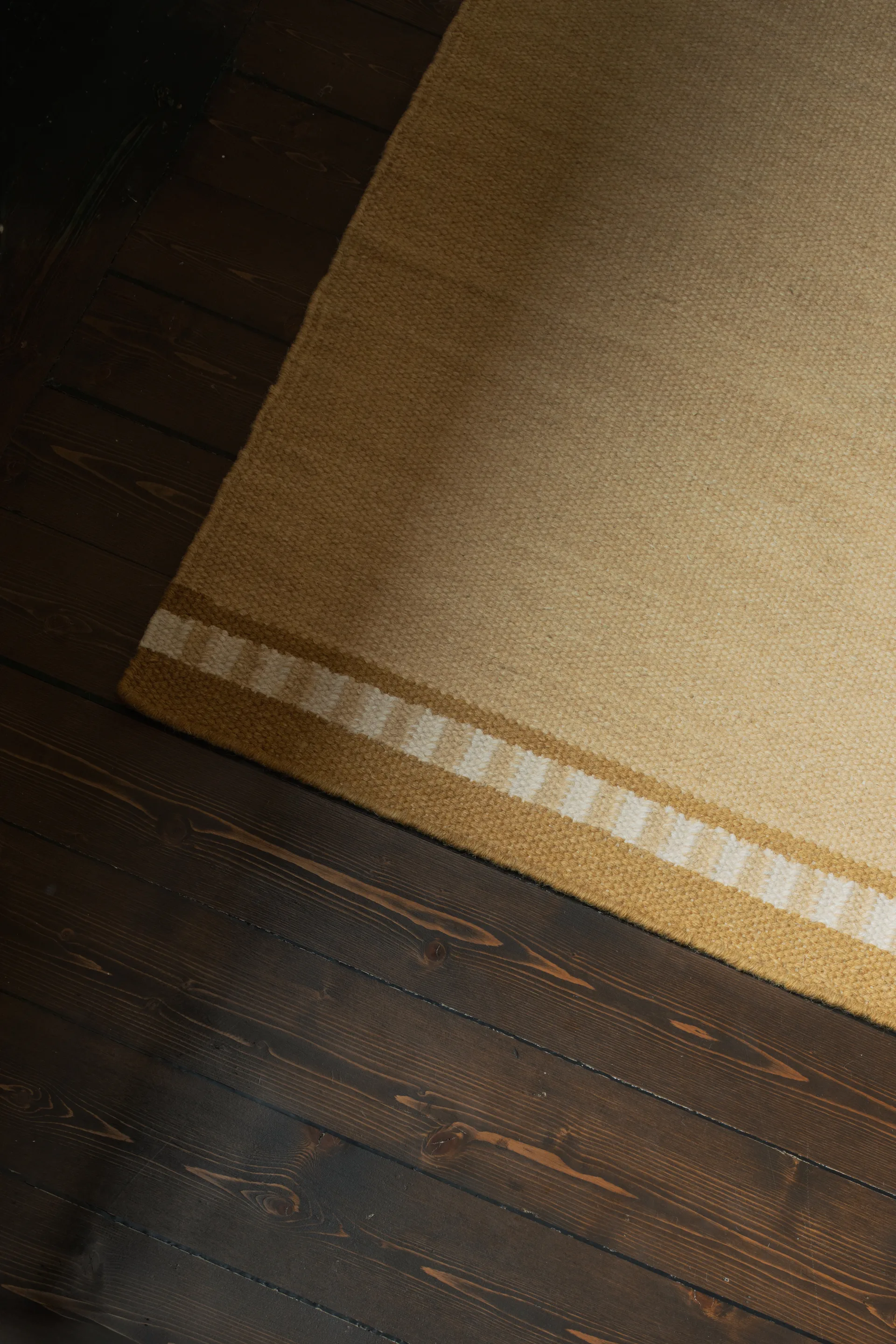 Röllakan Solid ullmatta, Mariegold, 80x300 cm Layered