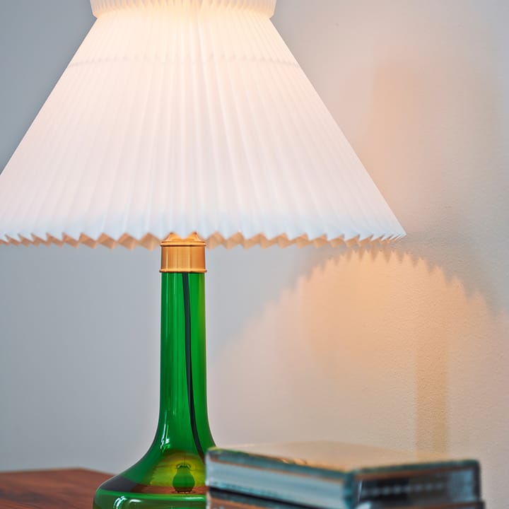 343 bordslampa, grön, vit lampskärm Le Klint