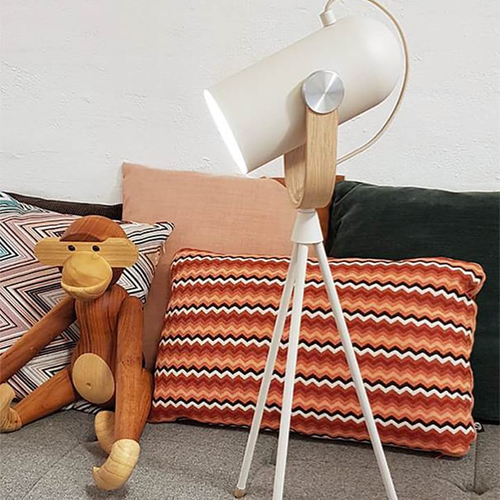 Carronade High bordslampa, svart/valnöt, mässingsdetalj Le Klint