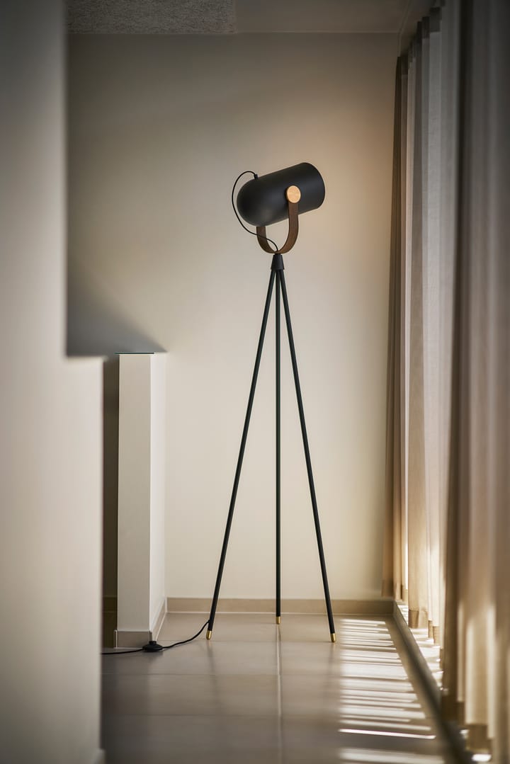 Carronade II golvlampa, Svart-rökt ek Le Klint