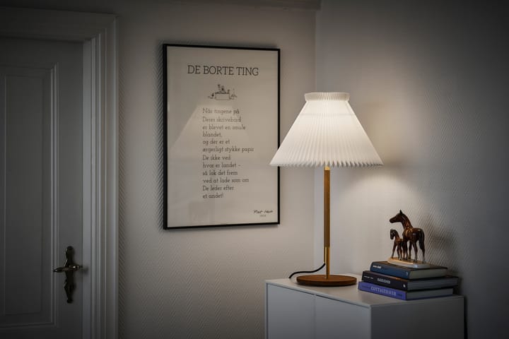 LK80 borslampa 70 cm, Smoked oak-brass Le Klint