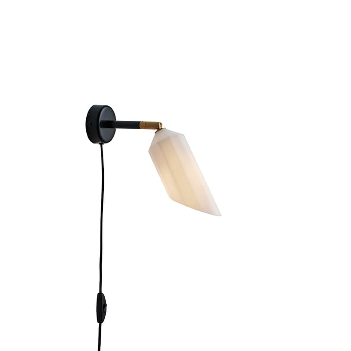 Pliverre 292 vägglampa - opal, svart stativ, mässingdetalj - Le Klint